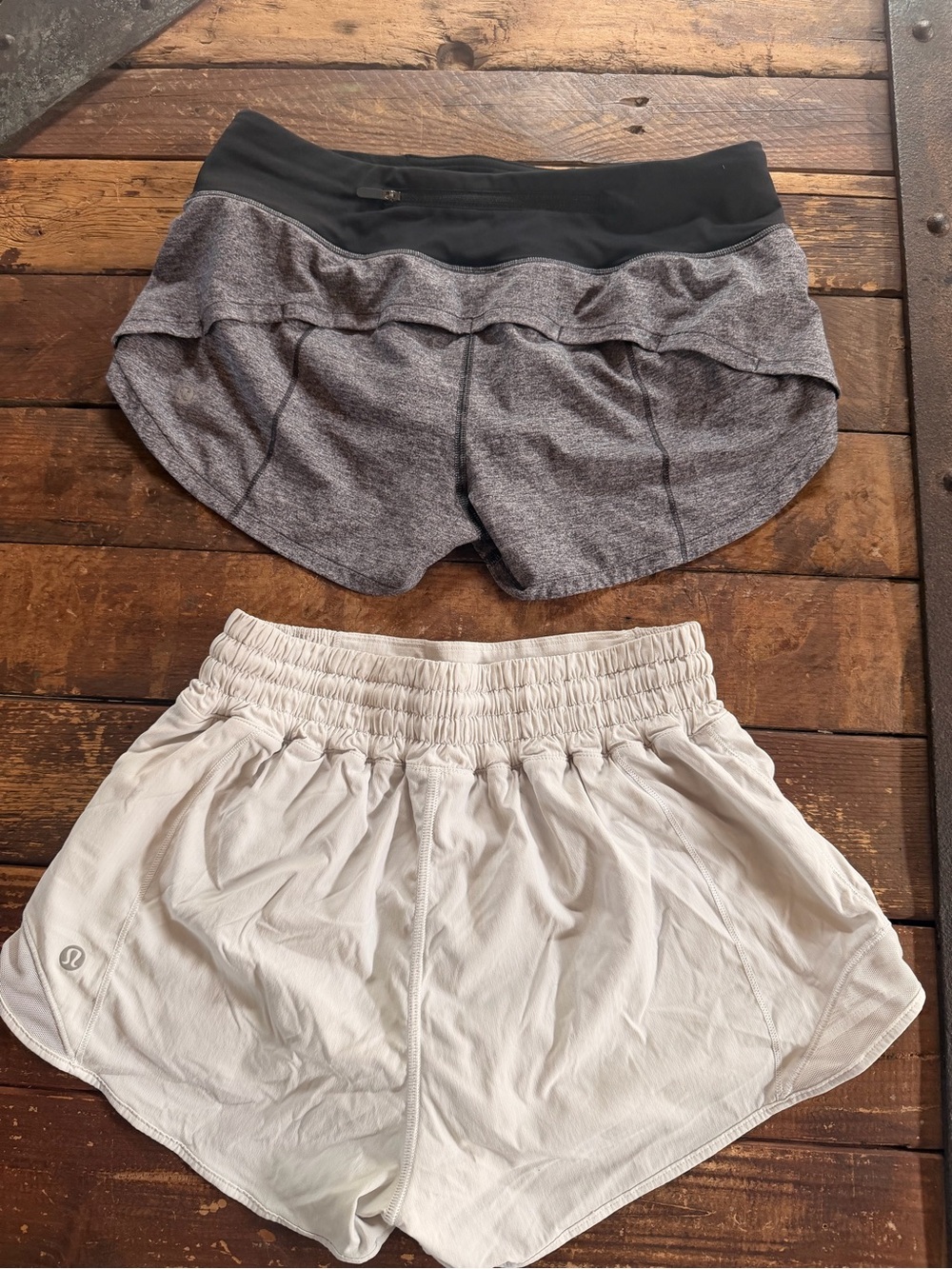 Lululemon size 4 shorts bundle inseam 2.5’ - Picture 3 of 8